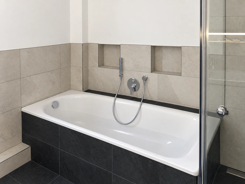 Bad mit Wanne und Glasdusche
