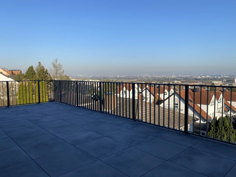 Dachterrasse mit weitem Ausblick